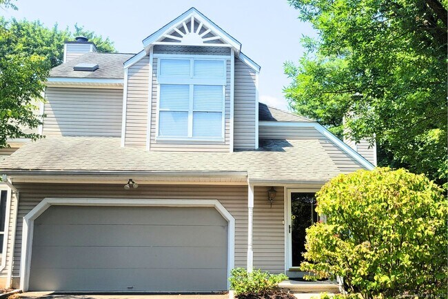 Building Photo - 162 Colonial Rd