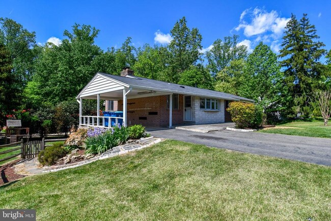 Building Photo - 4842 Randolph Dr