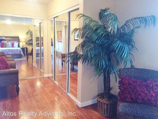 Building Photo - 238 S Park Victoria Dr