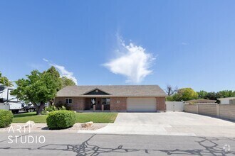 Building Photo - **Stunning 4-Bedroom Home with Modern Amen...
