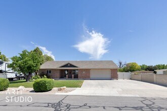 Building Photo - **Stunning 4-Bedroom Home with Modern Amen...