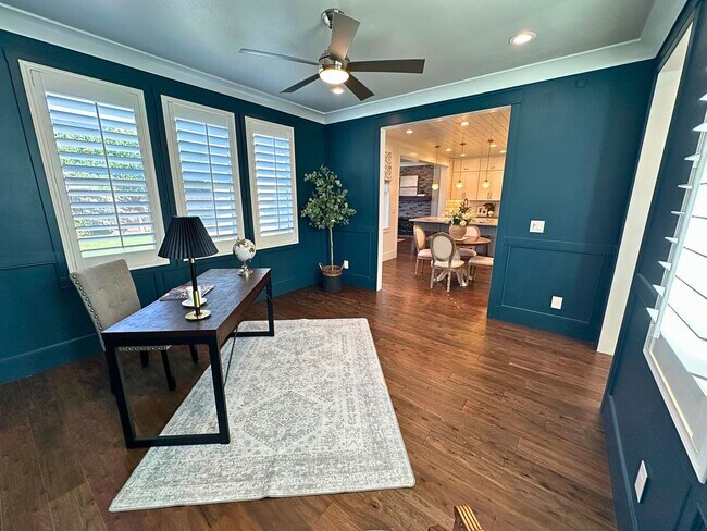 Building Photo - Stunning 4 Bedroom, 2.5 Bath Lawrence Ranch Home With Solar
