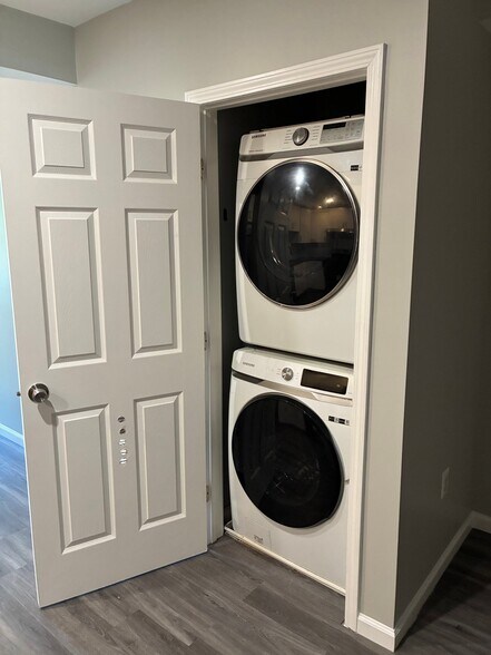 Building Photo - 1709 E St NE