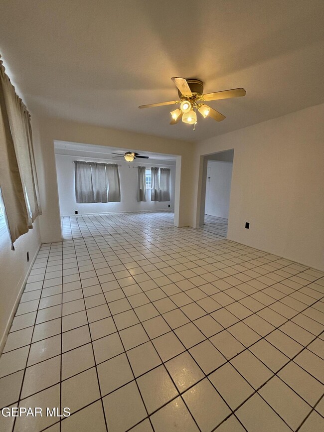 Building Photo - 10349 Shoshone St