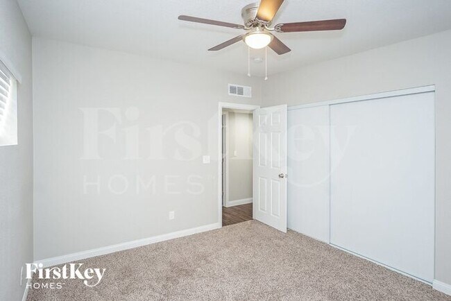 Building Photo - 5060 E Newton Dr