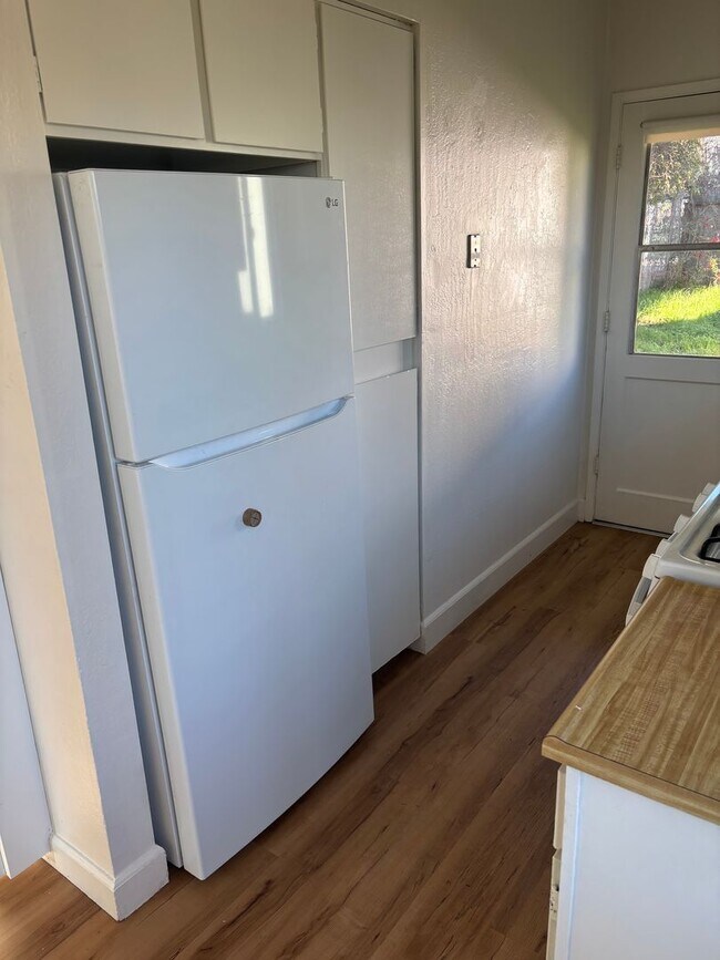 Building Photo - 309 King St