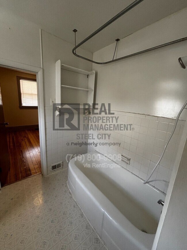 Building Photo - 1811 E Evans Ave