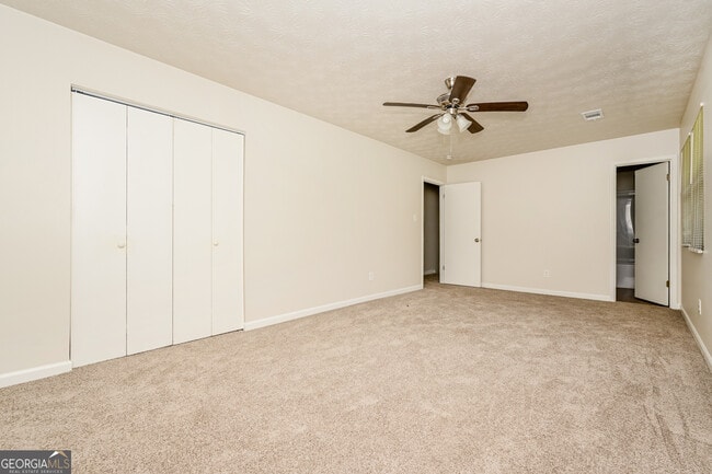 Building Photo - 4276 Old Lake Dr