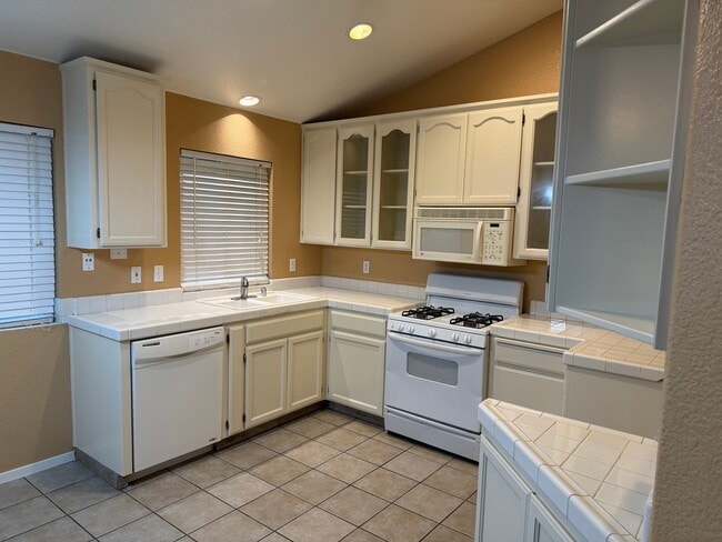 Building Photo - 1102 Kirksey Dr