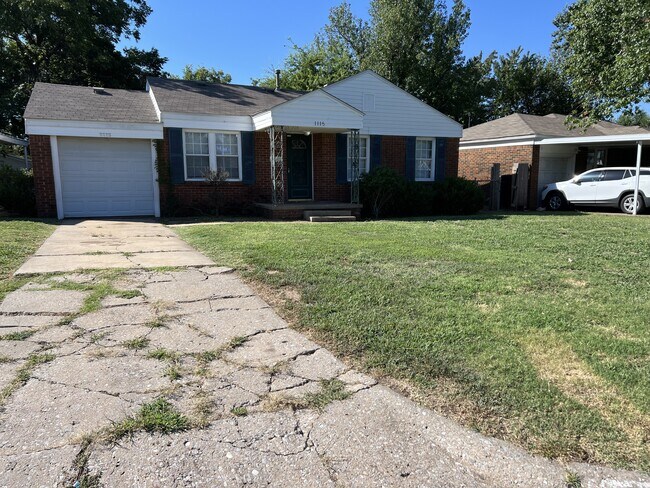 Building Photo - 1115 N Redbud Dr