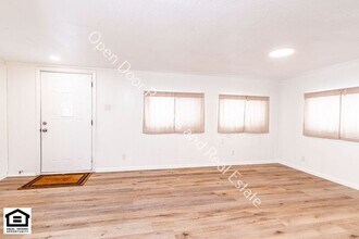 Building Photo - 209 1/2 S. Ijams St.