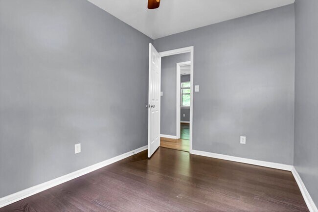 Building Photo - 221 Pollard Dr