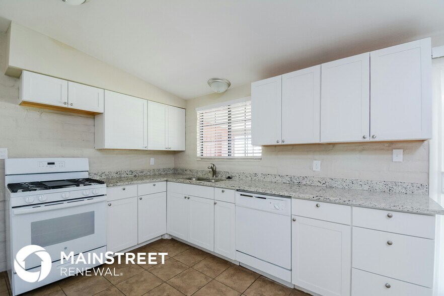 Building Photo - 156 W Pastime Rd