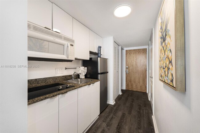 Building Photo - 1200 Brickell Bay Dr