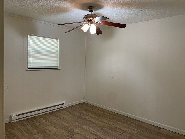 Building Photo - 1069