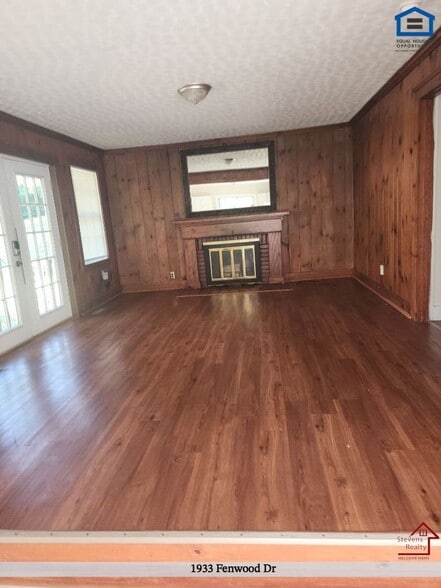 Building Photo - 1933 Fenwood Dr