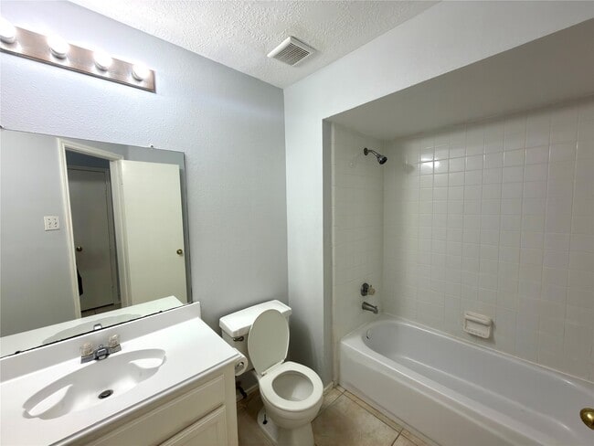Building Photo - 15518 Evergreen Grove Dr