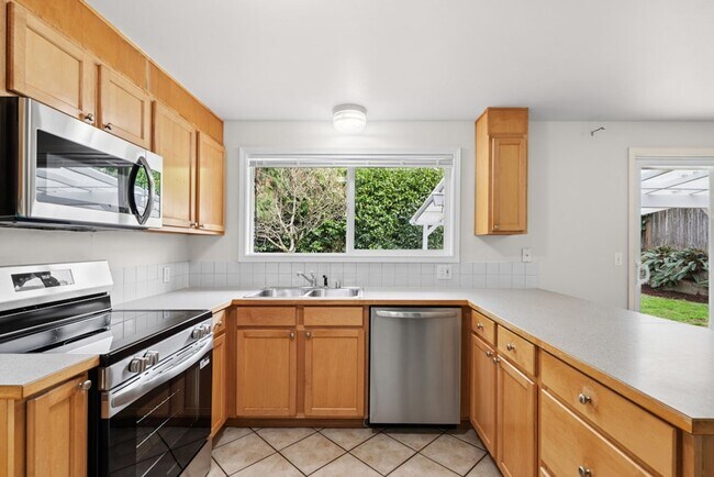 Building Photo - 3Bd/1.75Ba Bellevue House