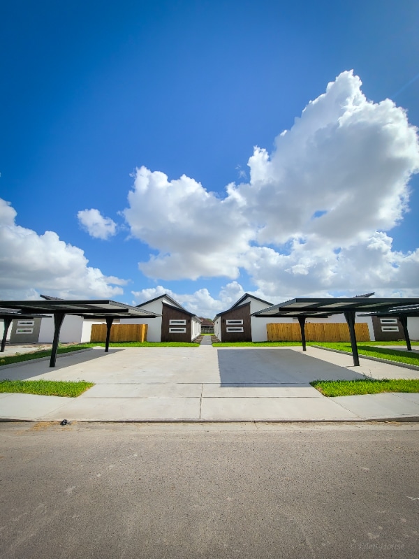Building Photo - 1404 W Platinum Dr