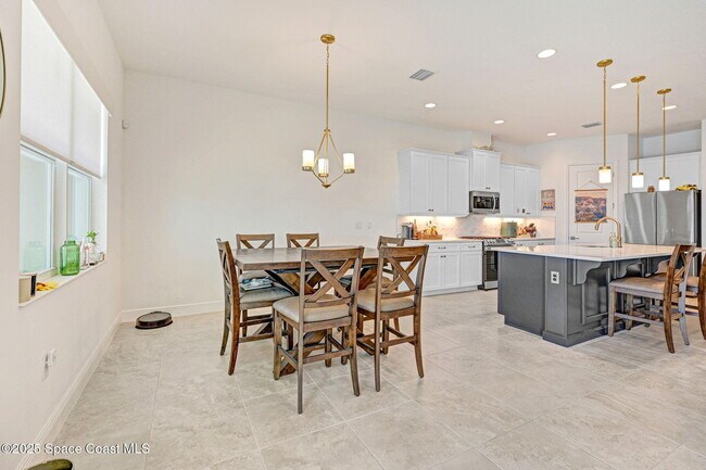Building Photo - 2889 Avalonia Dr