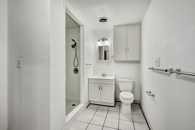 Building Photo - 5004 Holt St