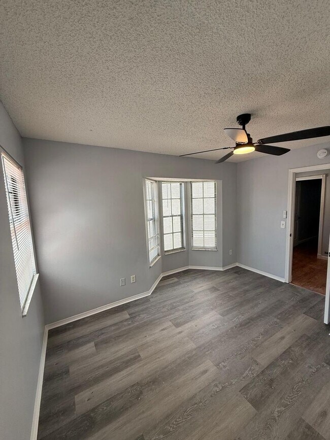Building Photo - 1030 Knoll Wood Ct
