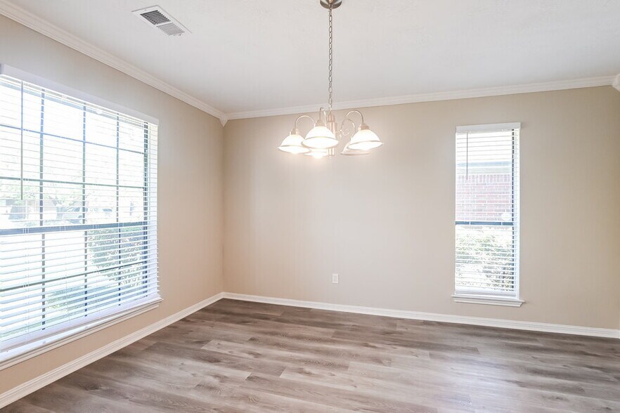 Building Photo - 14118 Double Pine Dr