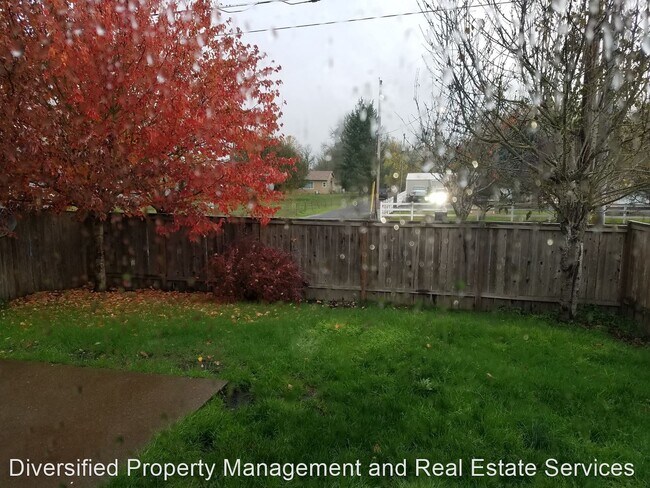 Building Photo - 4159 Thoroughbred Ave SE