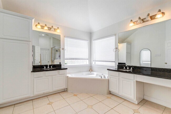 Building Photo - 2706 Ridgeglen Ln