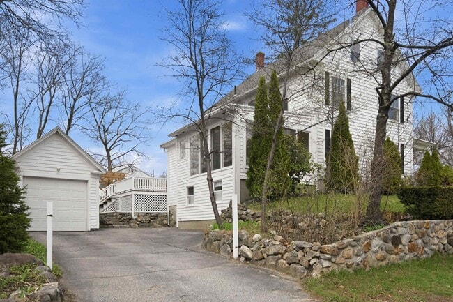 Building Photo - 198 Linden St