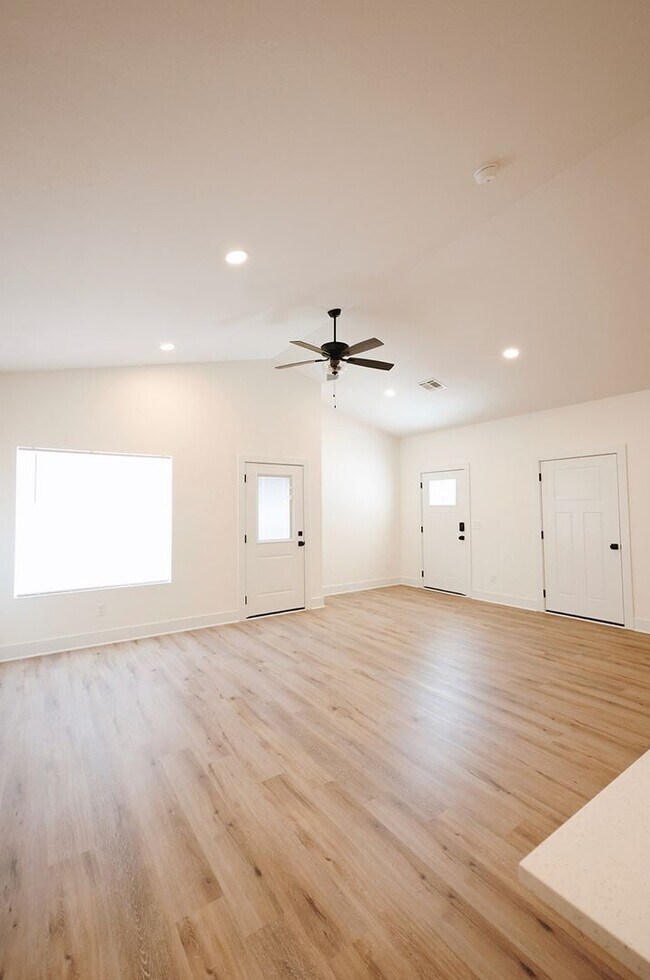 Building Photo - 513 Briarbrook Ln