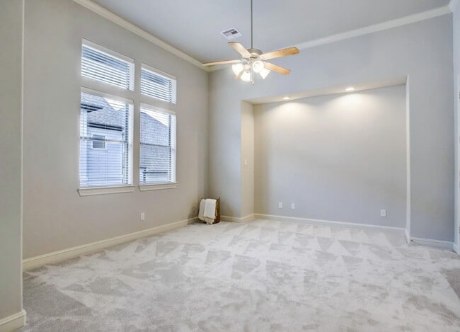 Building Photo - 1853 Dart St