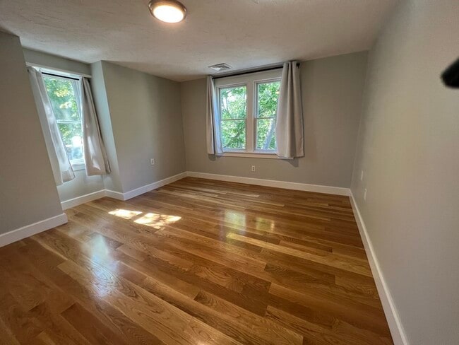 Building Photo - 138 High St