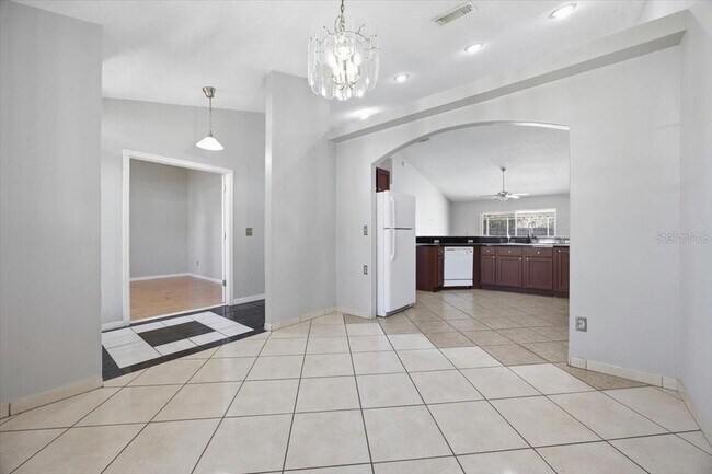 Building Photo - 364 Nevada Loop Rd