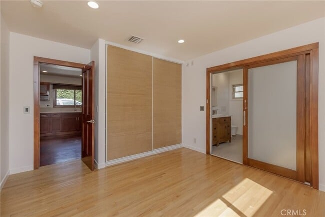 Building Photo - 709 Avenue D