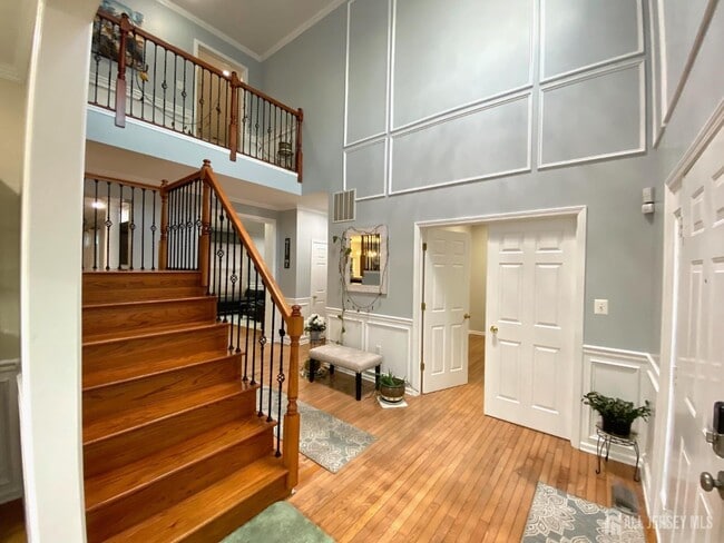 Building Photo - 2 Hampshire Pl