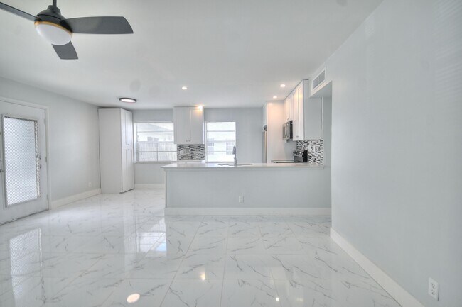 Building Photo - 137 Normandy Ln