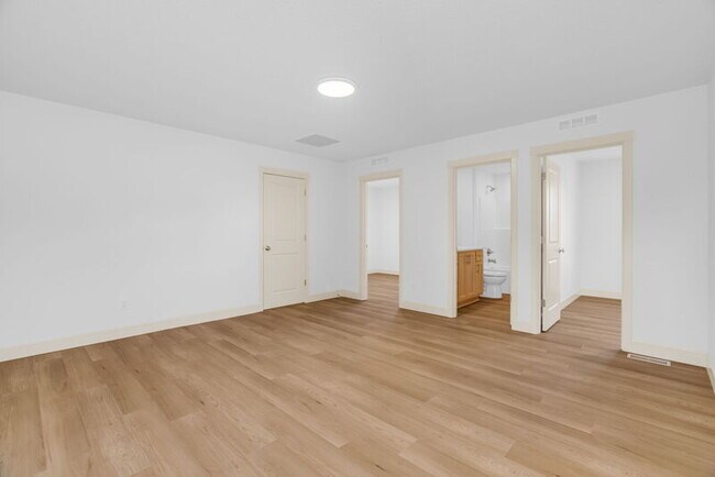 Building Photo - 2115 NW 17th Pl