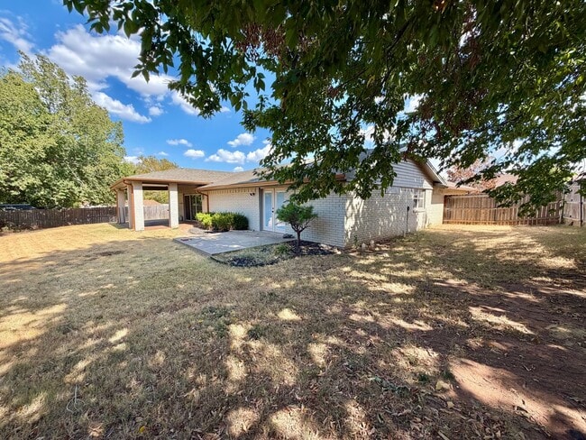 Building Photo - 6933 NW Eisenhower Dr