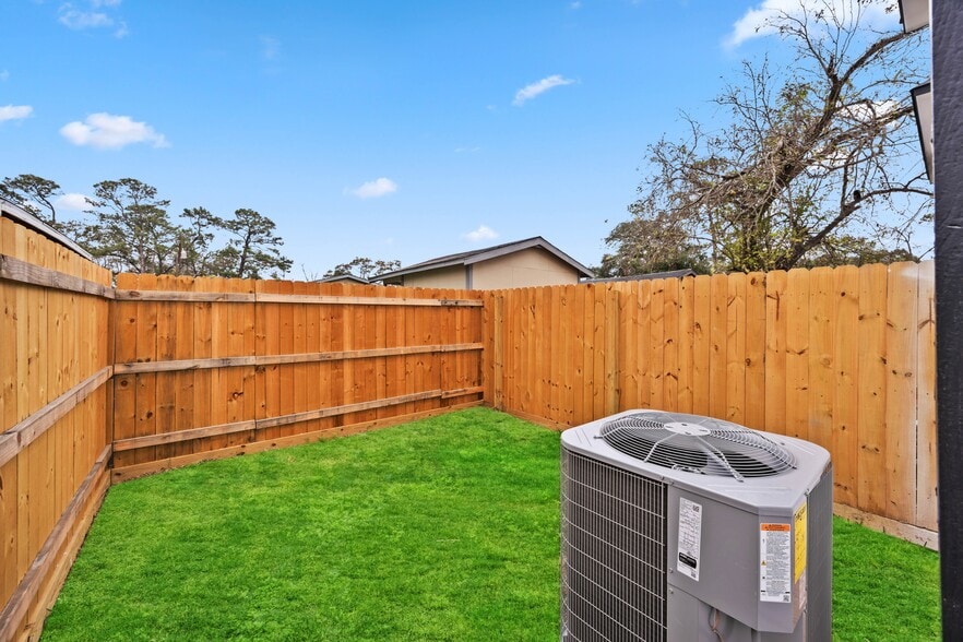 Building Photo - 6013 Wedgefield St