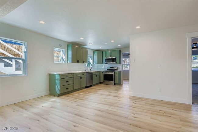 Building Photo - 663 D