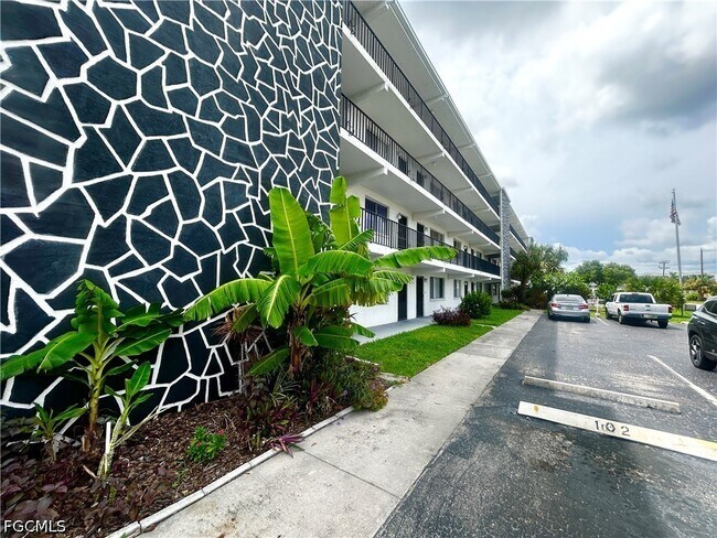 Building Photo - 4906 Victoria Dr