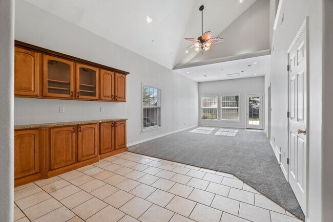 Building Photo - Brookshire 1325/1327