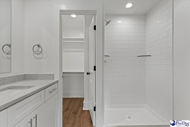 Building Photo - 501 W Cheves St