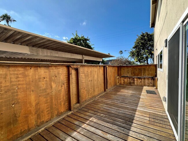 Building Photo - Beautiful 3 Bedroom 2 Bath Condo in Point Loma w/Three Private Patios