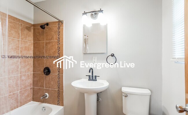 Building Photo - 723 Gramor Dr