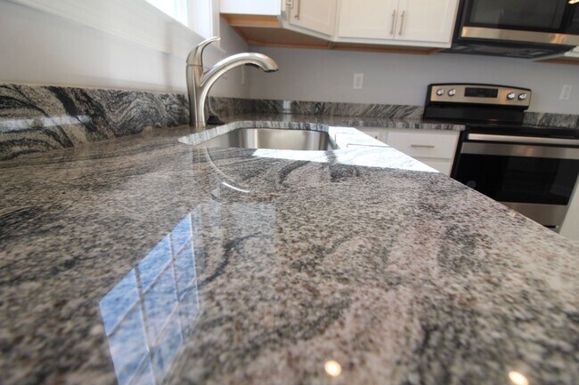 Building Photo - Stylish and Spacious Townhome Near Sentara – 4 Beds | 3.5 Baths | 2,300 Sq. Ft.