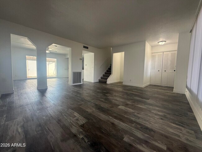 Building Photo - 1577 W Hazelwood St