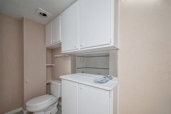Building Photo - 4015 Black Locust Dr