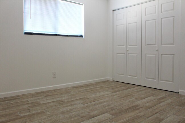 Building Photo - 10833 Cardigan Dr